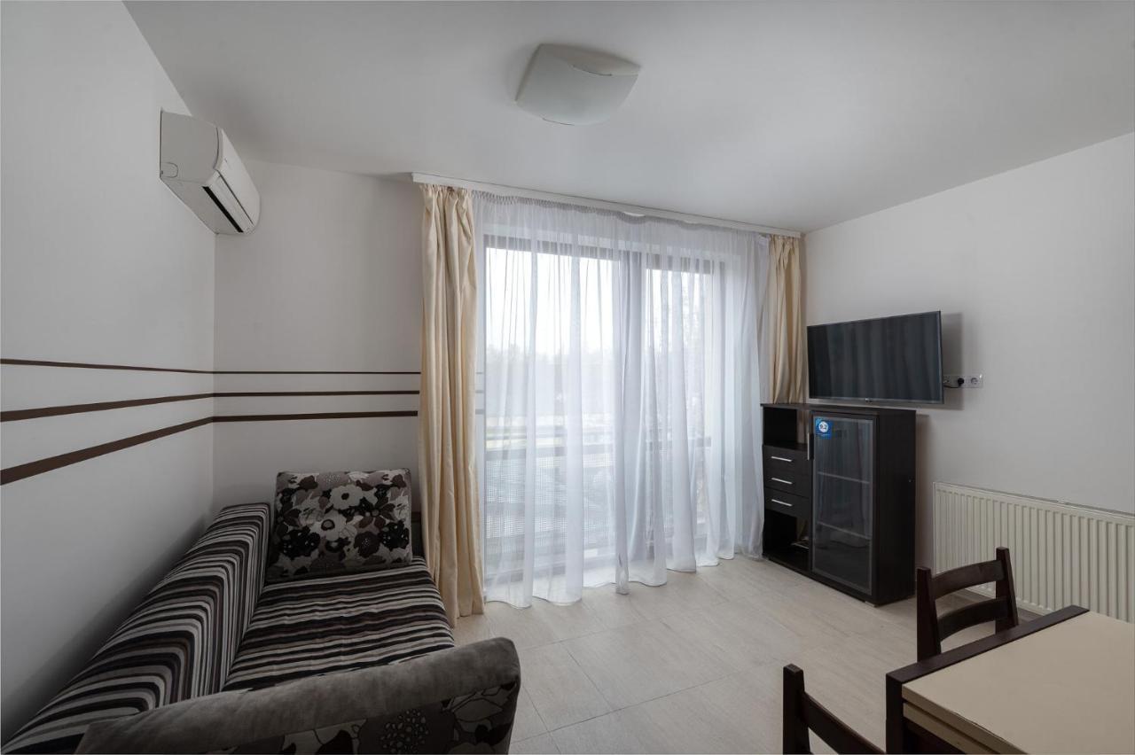 Art Apartments Hajduszoboszlo Bagian luar foto